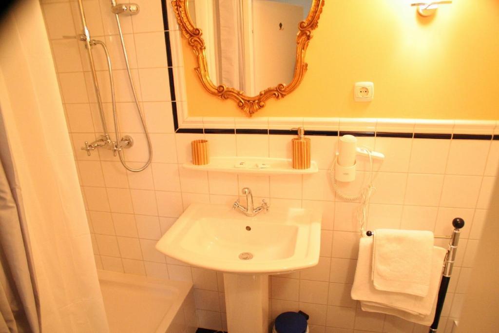 Hotel Alte Galerie Am Kudamm Berlin Rum bild